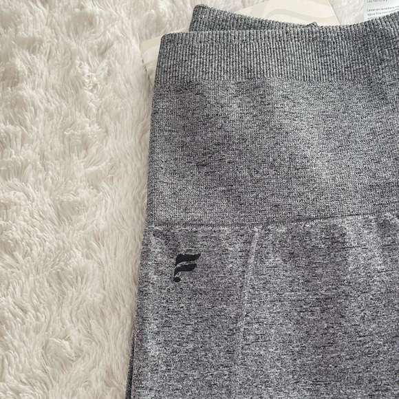 SOLD 🆕 Fabletics gym leggings - Picture 9 of 15